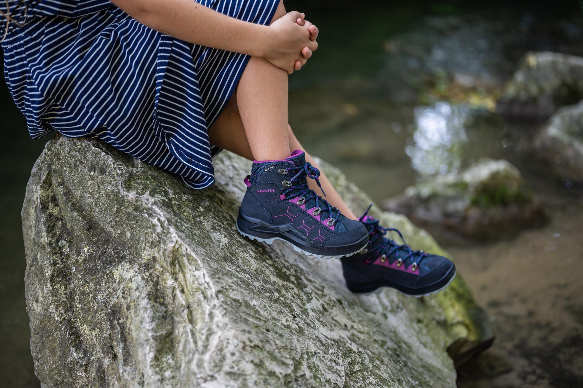 L'acquisto di scarpe per bambini