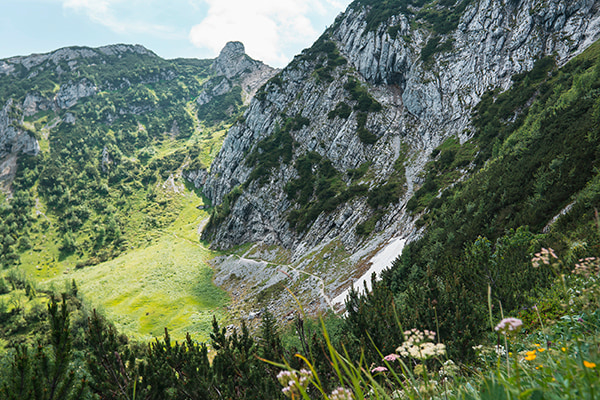 Attraverso la Valle dell'Inferno e sopra le case dei minatori fino al Kreuzeck