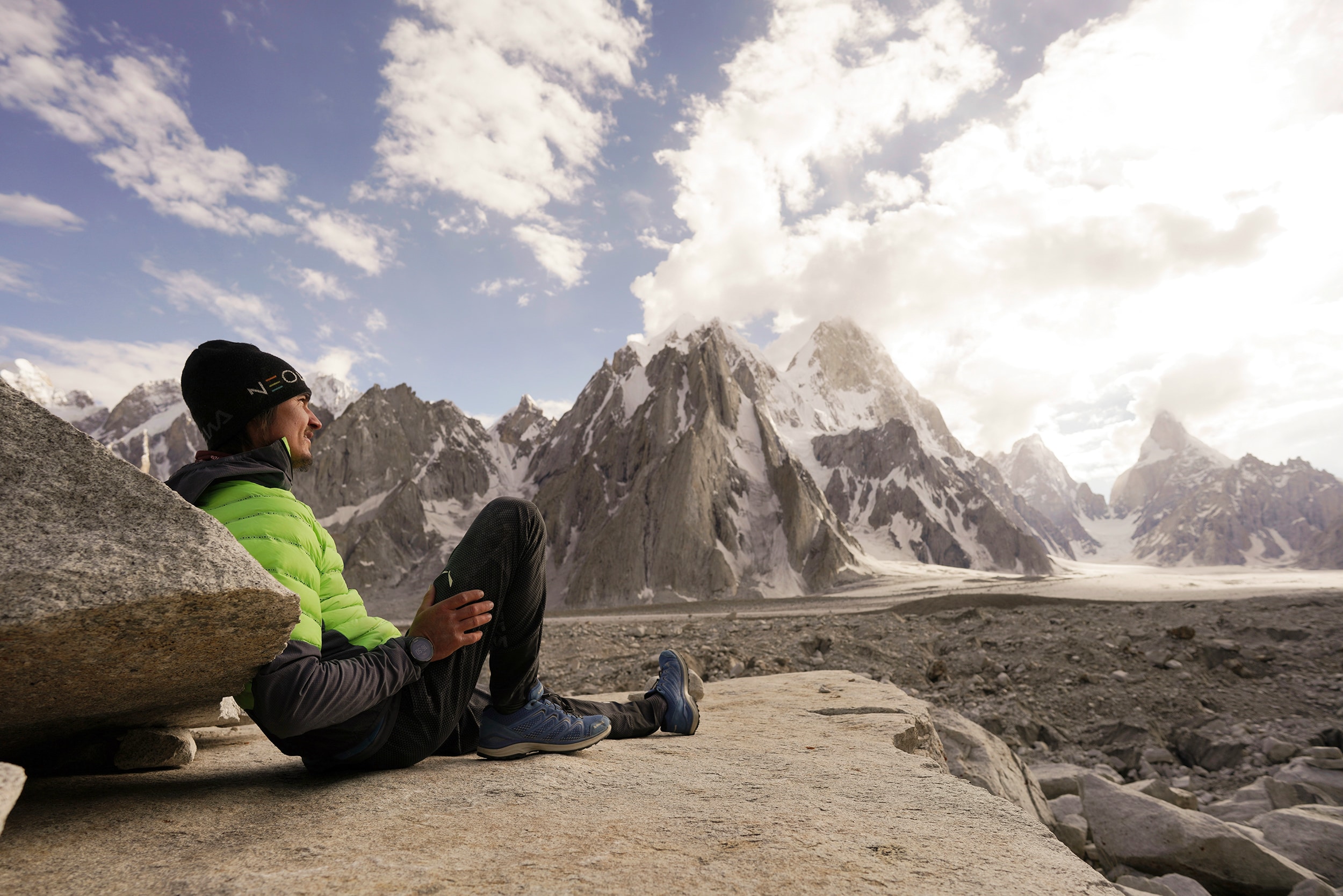 Avec des salutations ensoleillées du Pakistan